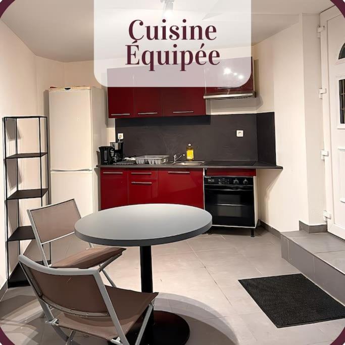Appartement 2 Pieces Rdc En Duplex Vue Cour Parking Gratuit A 20Metres Roanne Exterior photo